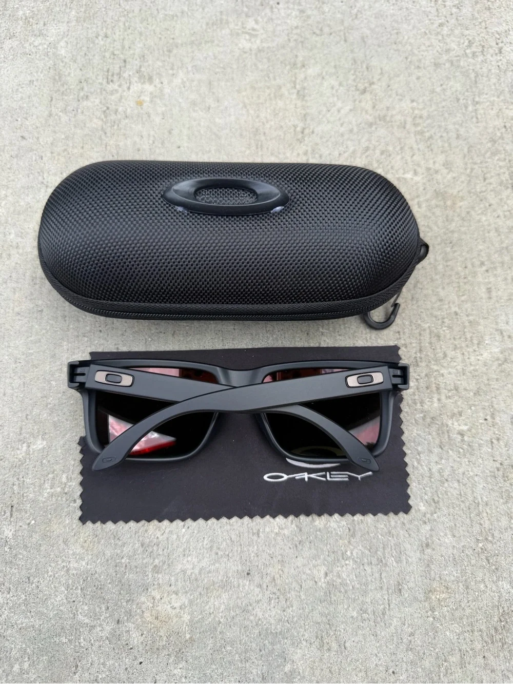 Oakley Holbrook Sunglasses Prizm Ruby Red Fire Iridium Lens Matte Black Frame